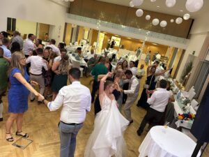 Auf der Tanzfläche geht's bei uns rundherum ;)