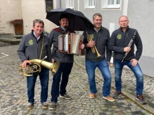 Unterwegs für euch bei jedem Sauwetter ; )